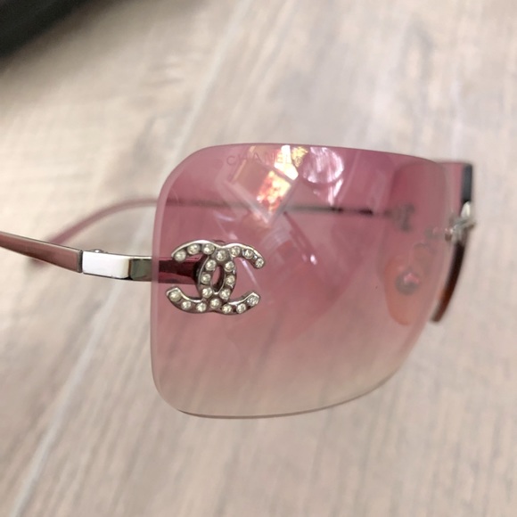 Authentic Vintage Chanel Sunglasses - Picture 5 of 9